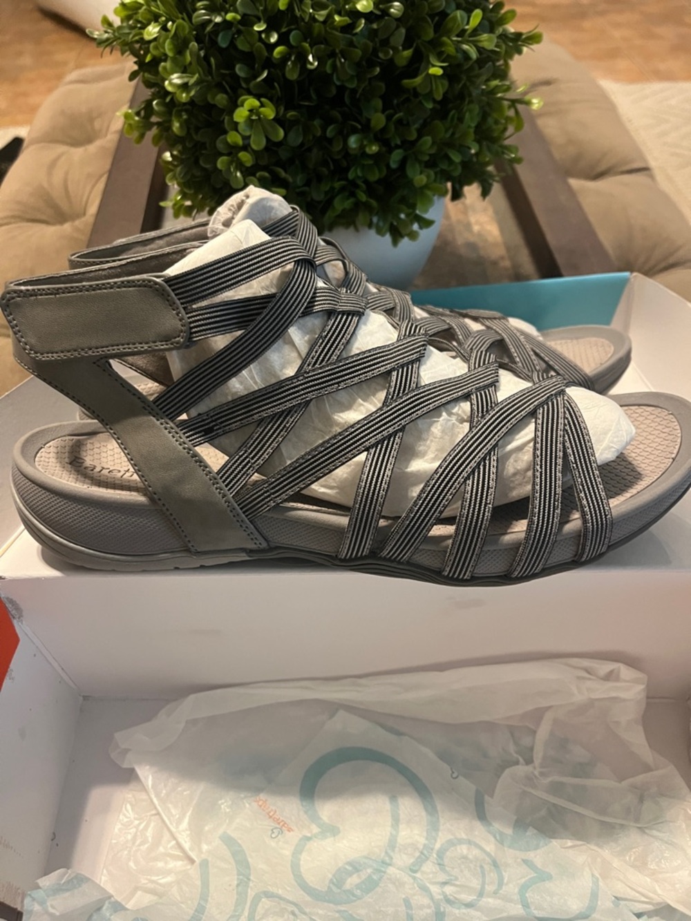 NWT BareTraps Sz 10 Sammie Sandals Grey - Picture 5 of 14